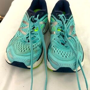 Women’s new balance blue shoes